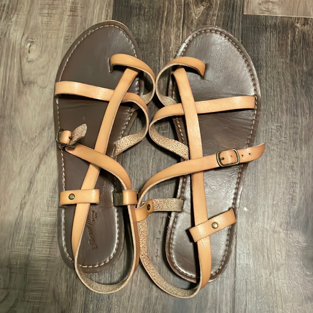 Universal Thread tan gladiator strap sandals